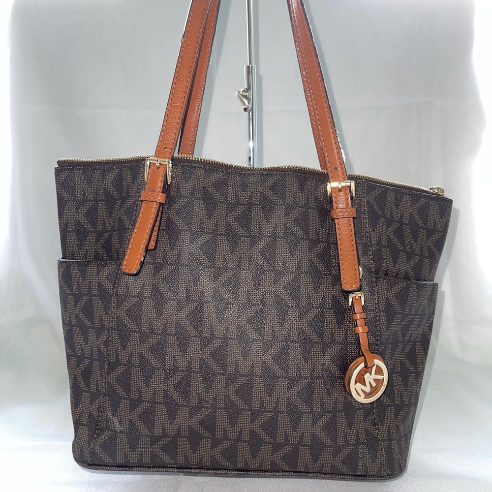Signature Jet Set East West Top Zip Tote Bag